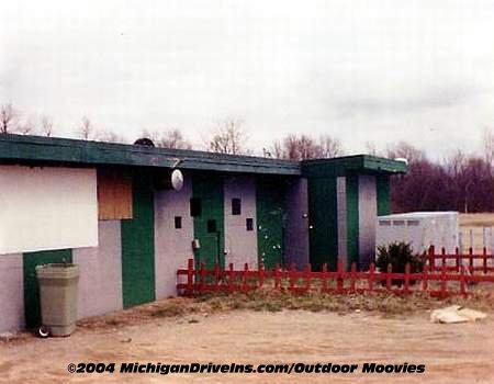 Crest Drive-In Theatre - Crest Snackbar 1990 Courtesy Darryl Burgess-Outdoor Moovies